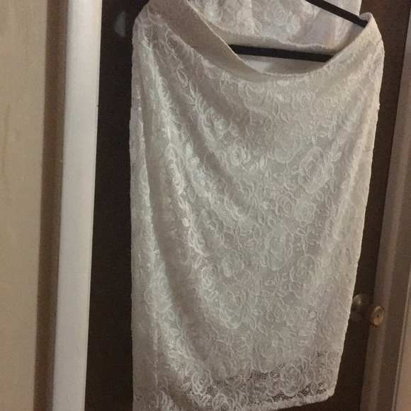 Lace Crop Top and Skirt Set - Picture 4 of 5